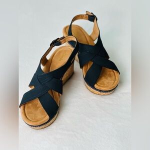 Clark’s Women’s Rose Erin Wedge Sandal in Navy Nubuck Size 9